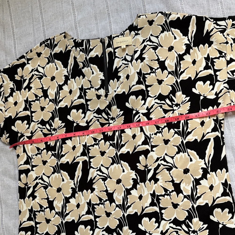 Melloday Floral Print V-Neck Short Sleeve Blouse - Picture 11 of 12